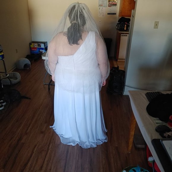 Plus size wedding dress - Picture 2 of 2